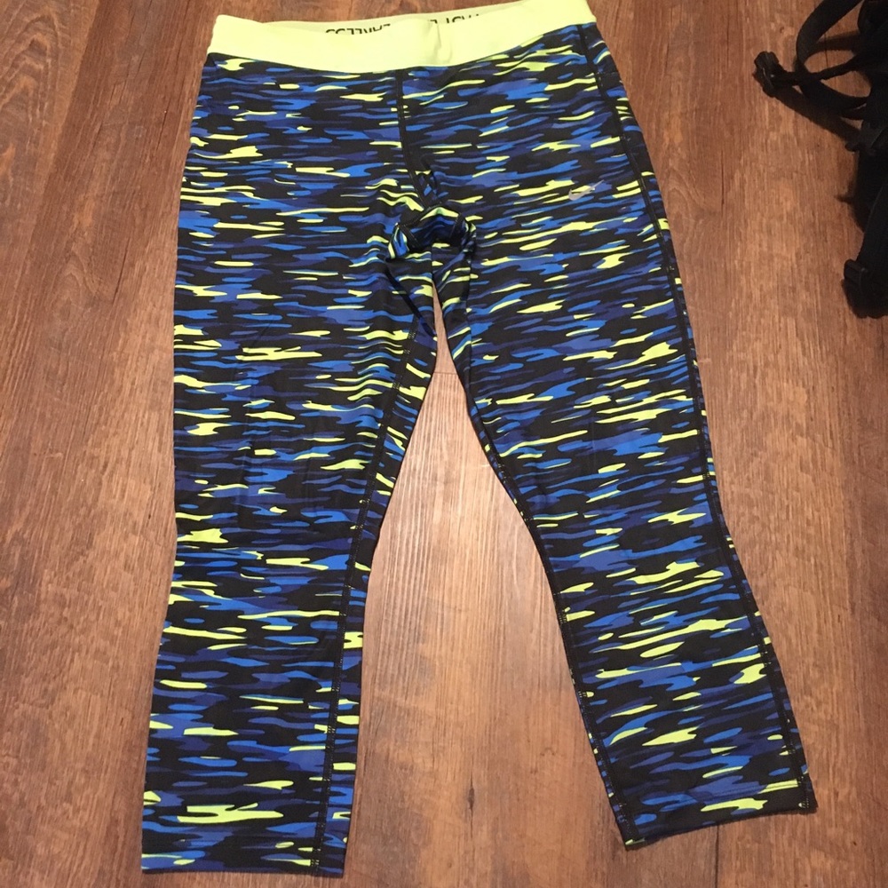 New Nike large Capri pants run fast live fearless
